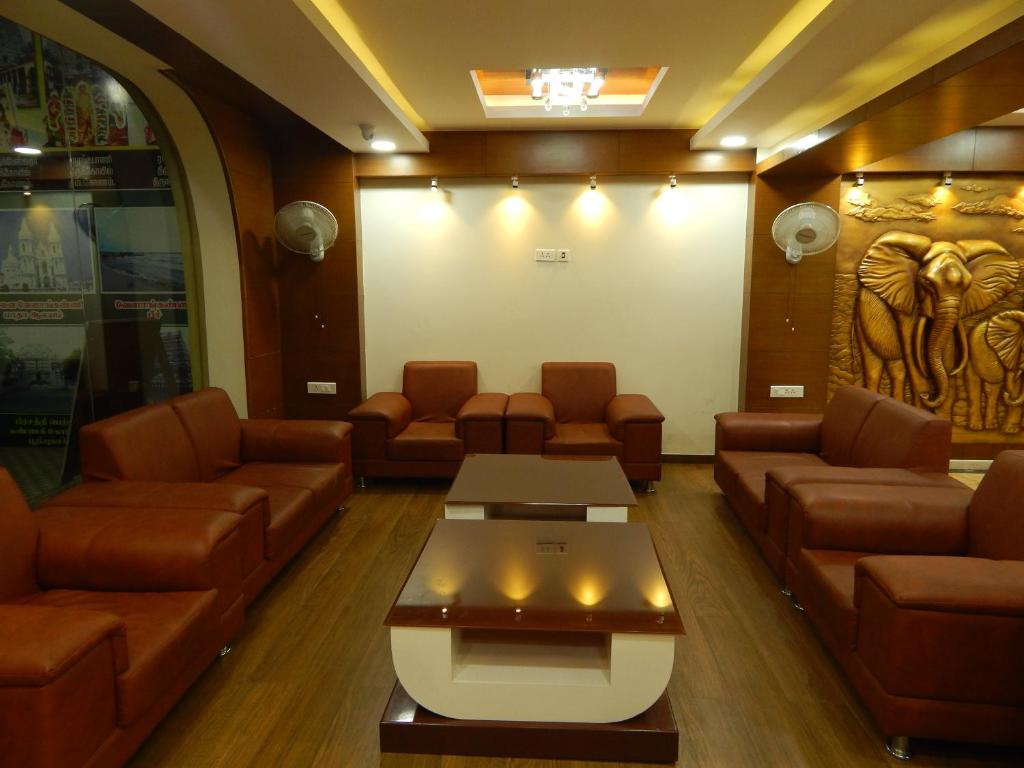 Posezení v ubytování Hotel Aadhi