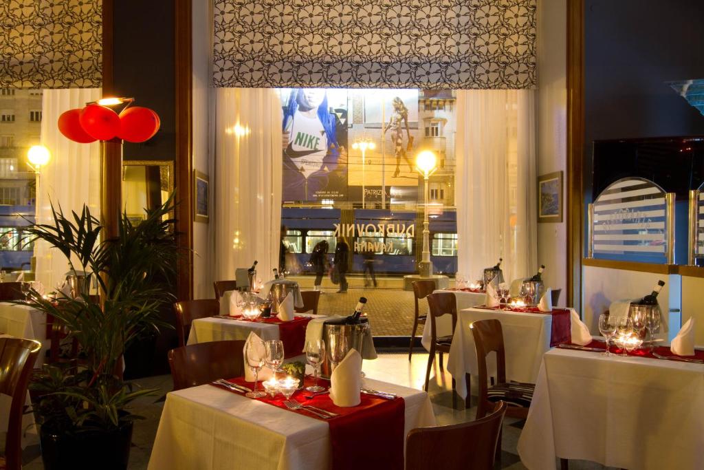 Um restaurante ou outro lugar para comer em Hotel Dubrovnik