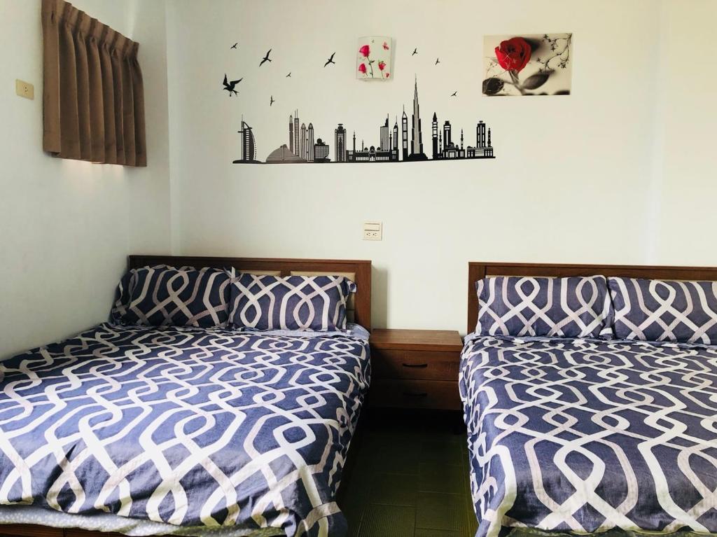 Llit o llits en una habitació de Zhongxing Hotel