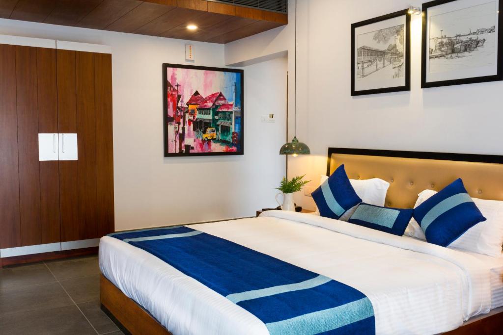 Postel nebo postele na pokoji v ubytování Hotel Neighbourhood, Cochin