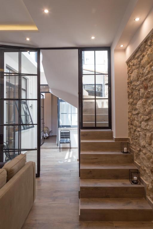 Zdjęcie z galerii obiektu AllStar Boutique House in DownTown, direct connection with airport w Atenach