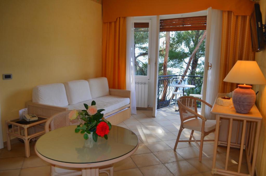 La Riserva di Castel d'Appio- Charme & Relax - Suite With Sea View