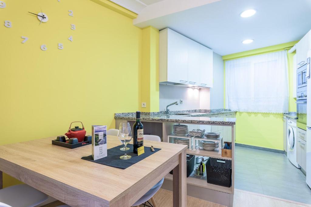 Kuchyň nebo kuchyňský kout v ubytování Zurriola - Beachside Comfort