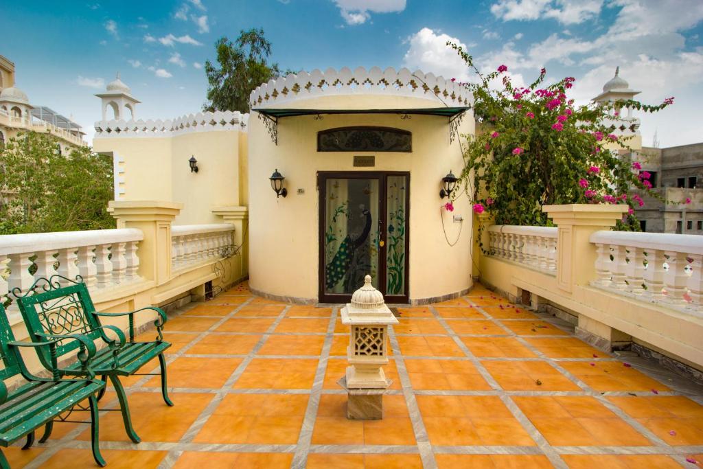 Uma varanda ou terraço em Hotel Sugan Niwas Palace