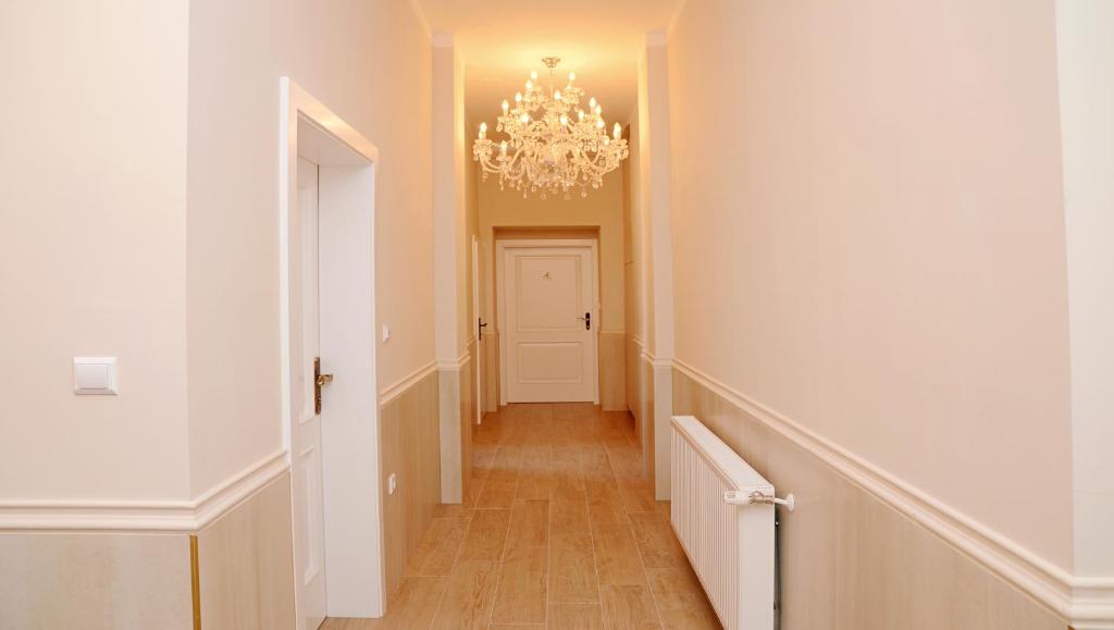 Apartments & Rooms Flowers - 8