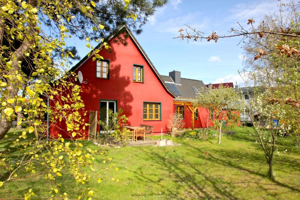 Gallery image of Ferienhaus Utkiek Soe - Terrasse, Garten, strandnah in Thiessow