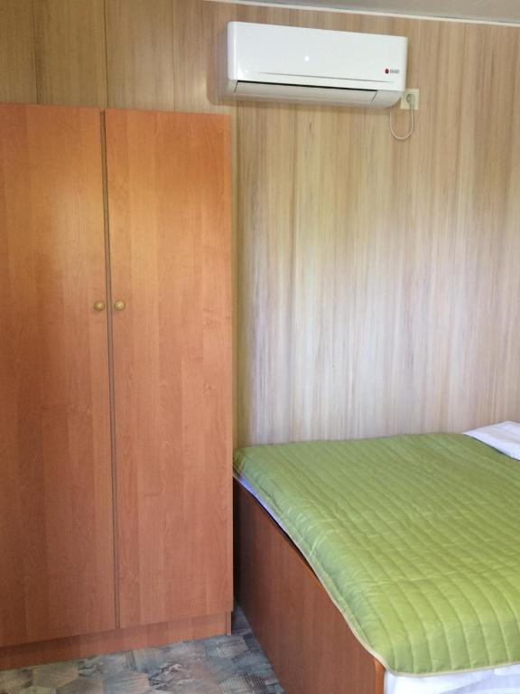 Postel nebo postele na pokoji v ubytování Дом семейного отдыха