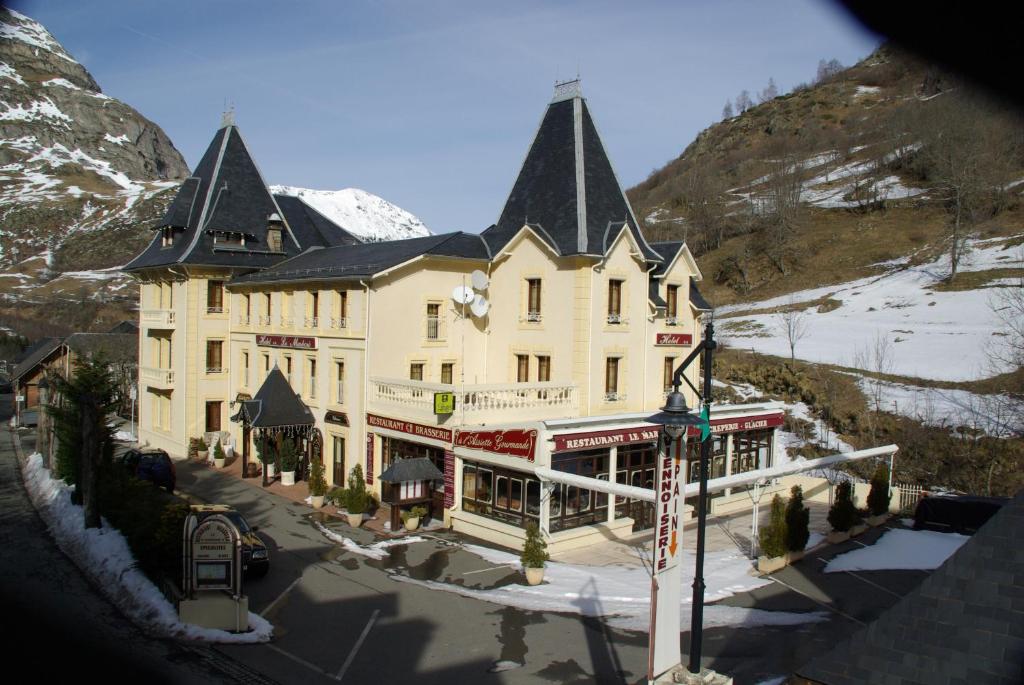Nespecifikovaný výhled na hory nebo výhled na hory při pohledu z hotelu
