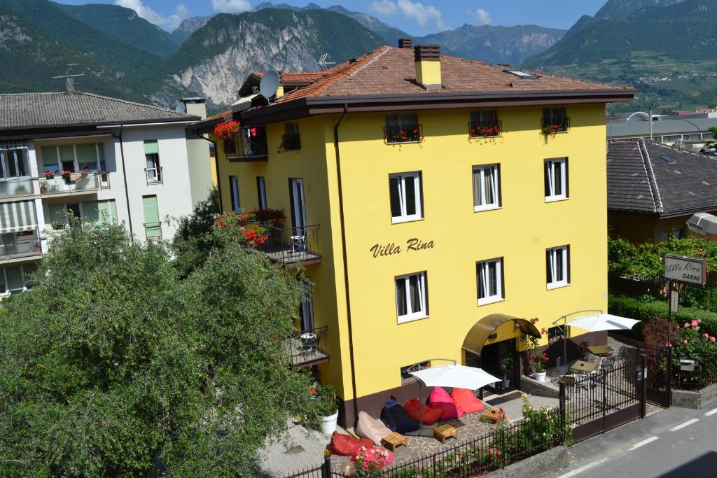 Nespecifikovaný výhled na hory nebo výhled na hory při pohledu z hotelu