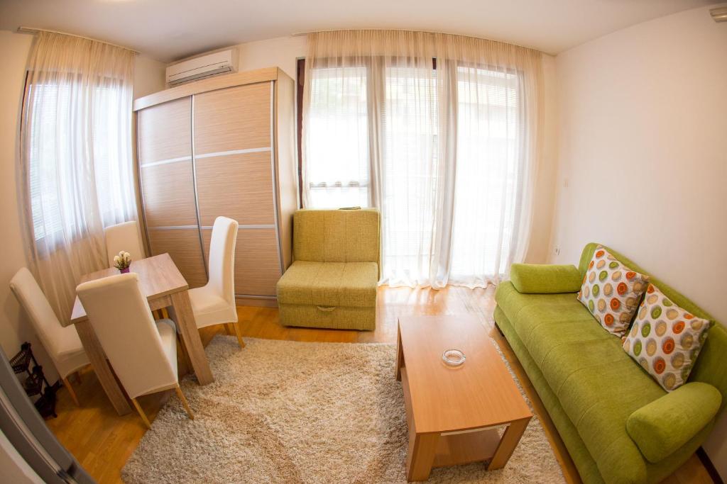 Imagine din galeria proprietății Burcak Apartment în Budva