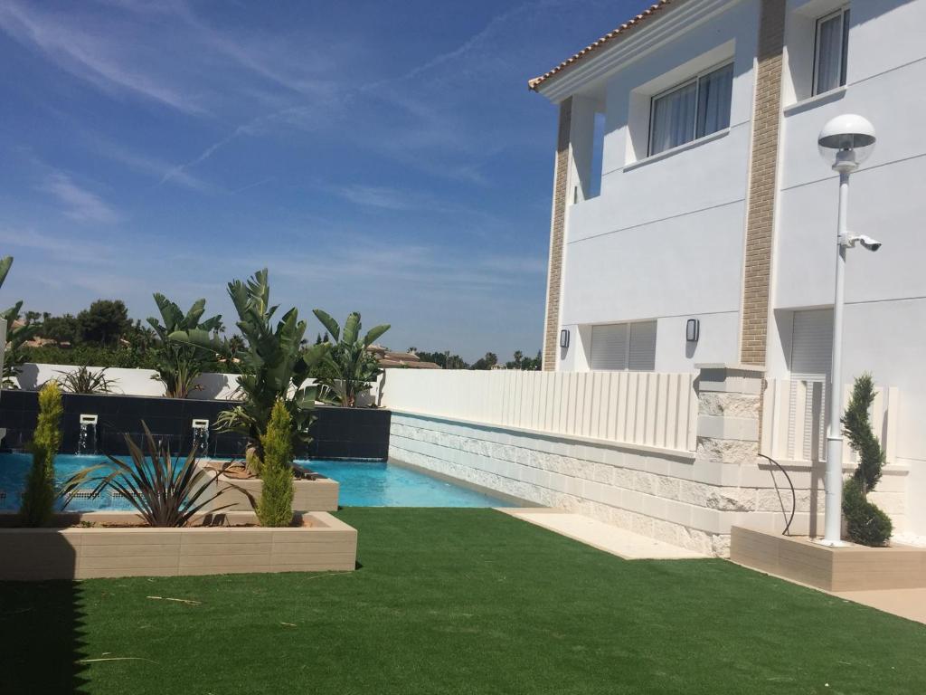 Apartamentos La Laguna I Luxury Apartments, Guardamar del ...