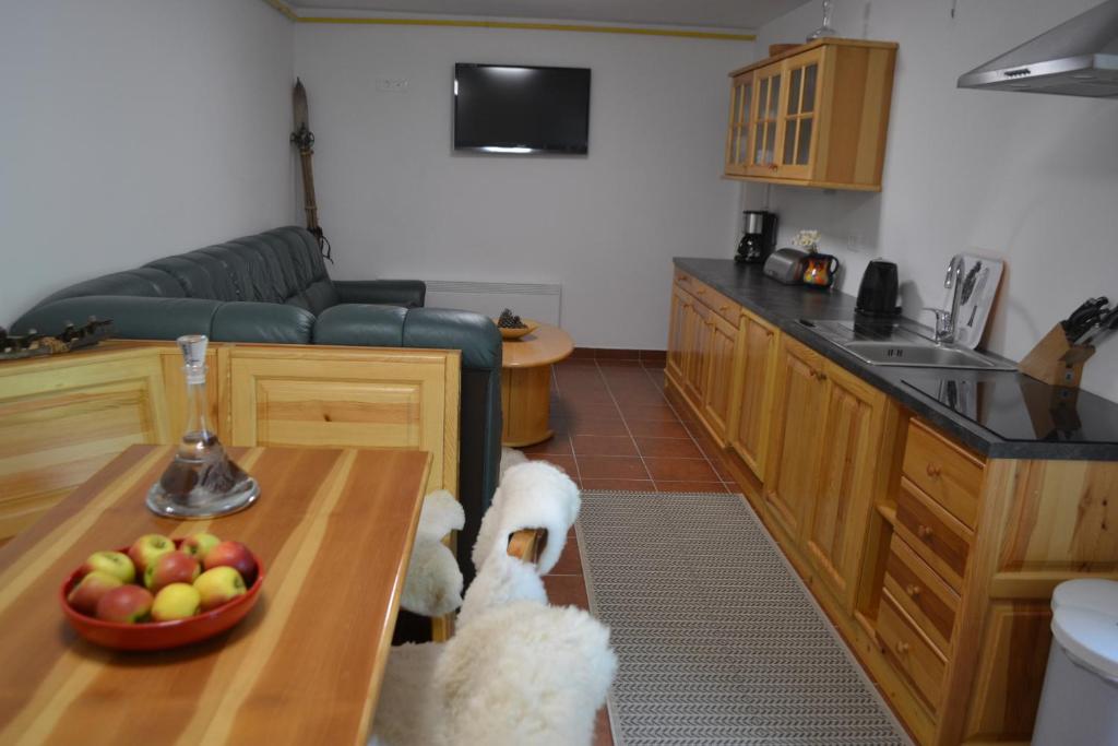 Kuchyň nebo kuchyňský kout v ubytování Apartments Vijolica