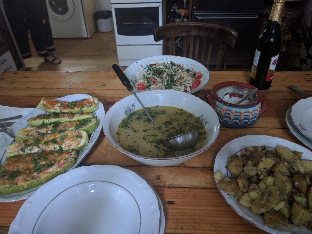 Jídlo v hostelu nebo okolí