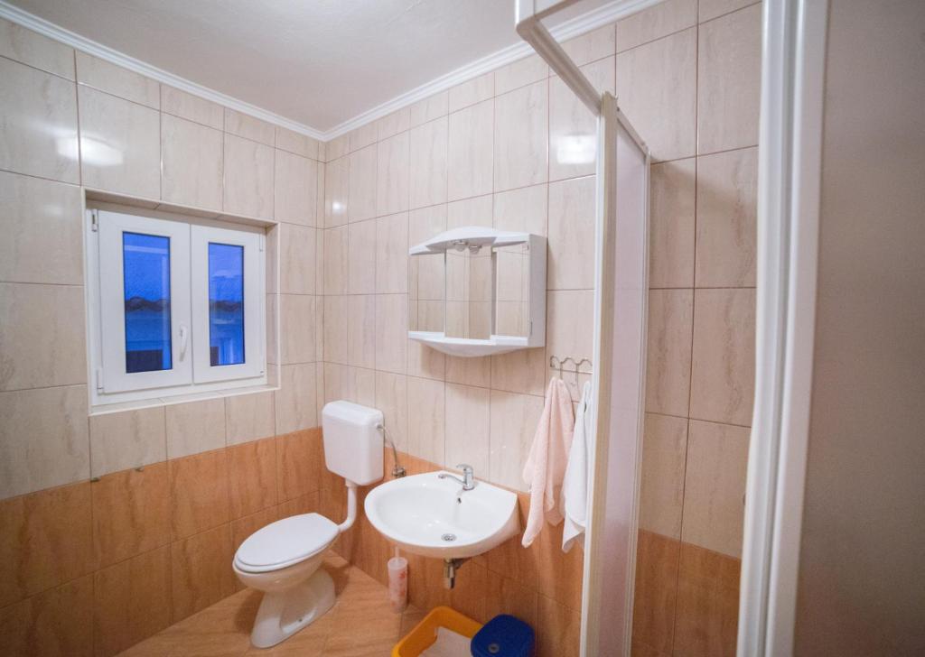 Lopar Family Residence 518 - Three-Bedroom Apartment