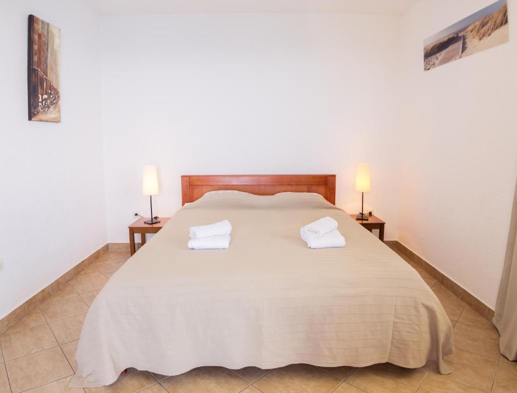 Calma Vista Apartments - 17