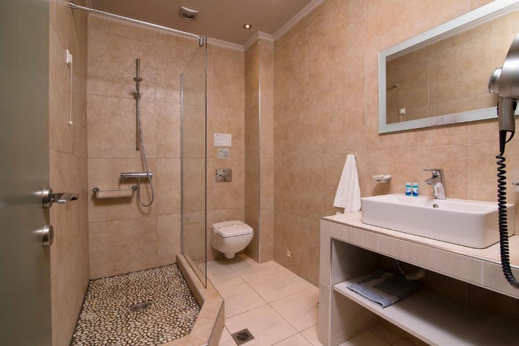 Ocean Beach Hotel - 12