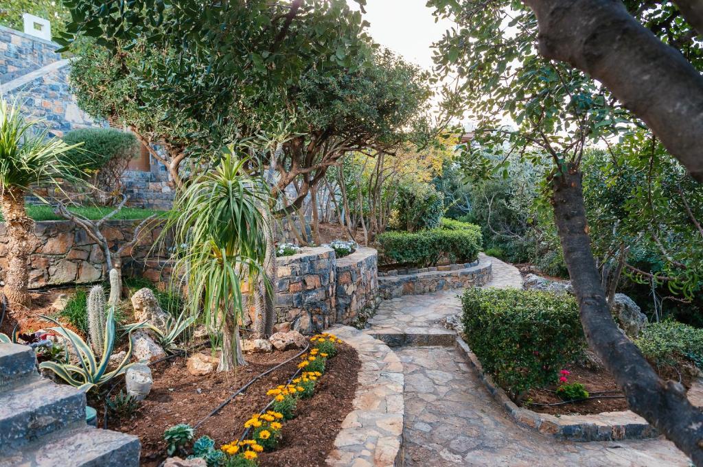 Vonkajšia záhrada v ubytovaní Agios Nikolaos Beach Villas