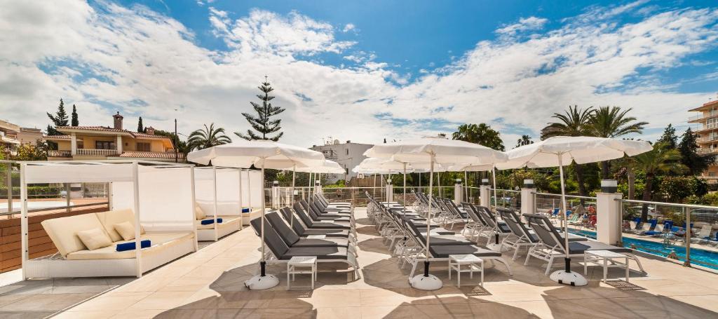 A piscina localizada em Globales Palmanova ou nos arredores