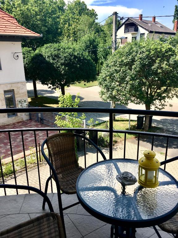 Balkón nebo terasa v ubytování Lake Apartment