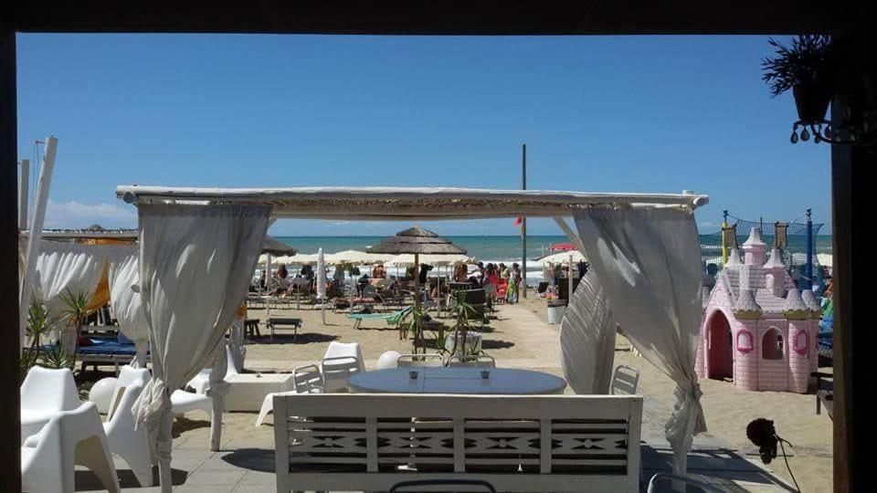 A restaurant or other place to eat at L'oasi di Ambra