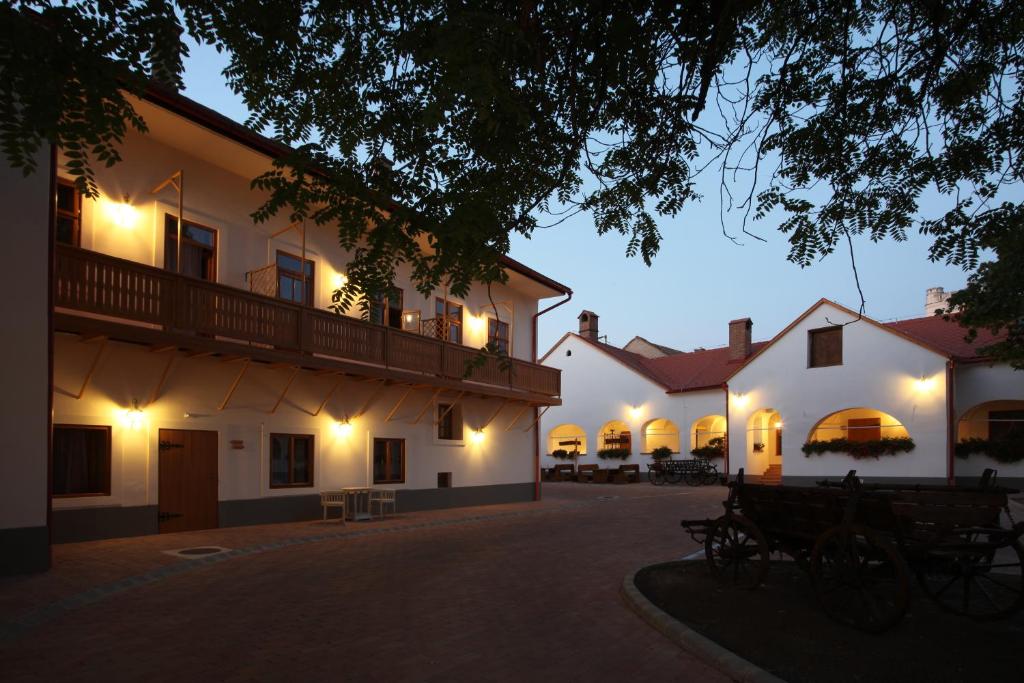 Régi Posta Hotel és Étterem - Resim 3