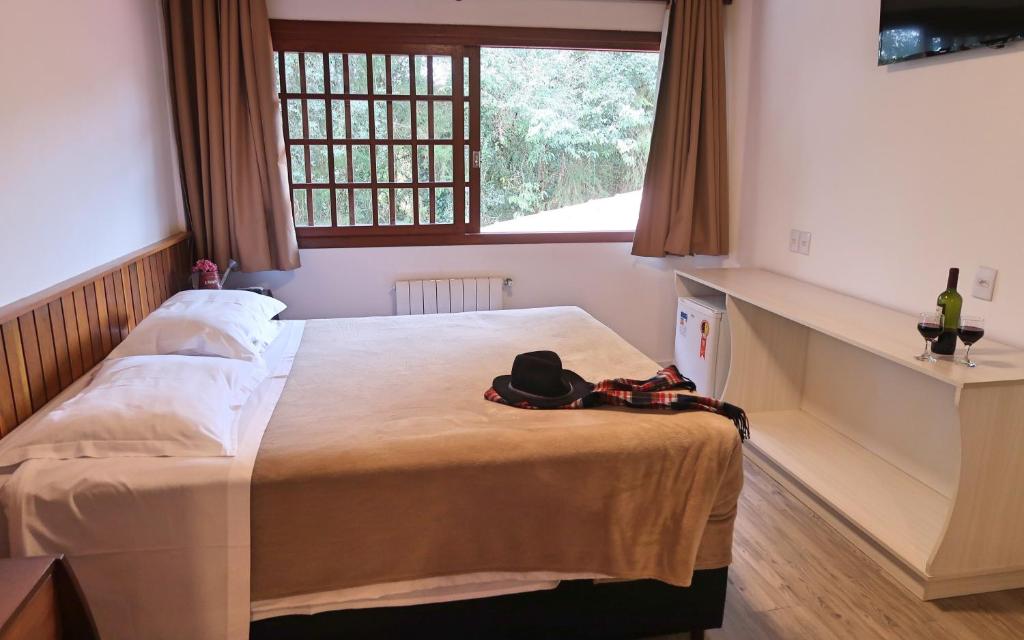 Uma cama ou camas num quarto em Pousada Rosa