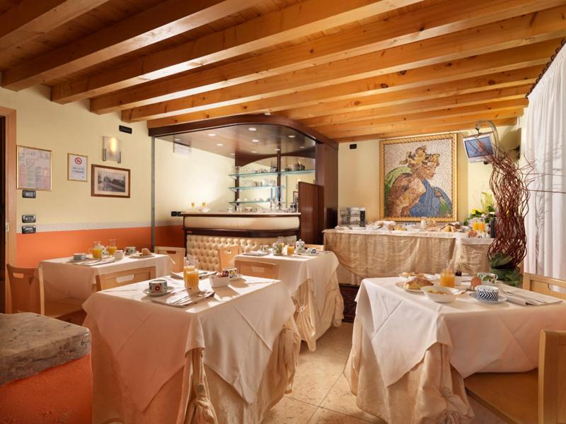 Restaurace v ubytování Hotel & Residence Roma