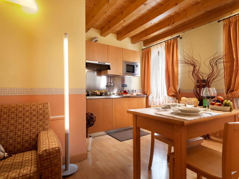 Kuchyň nebo kuchyňský kout v ubytování Hotel & Residence Roma
