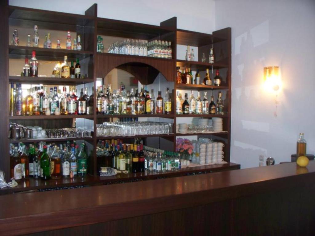 Lounge nebo bar v ubytování Adonis Hotel Naxos