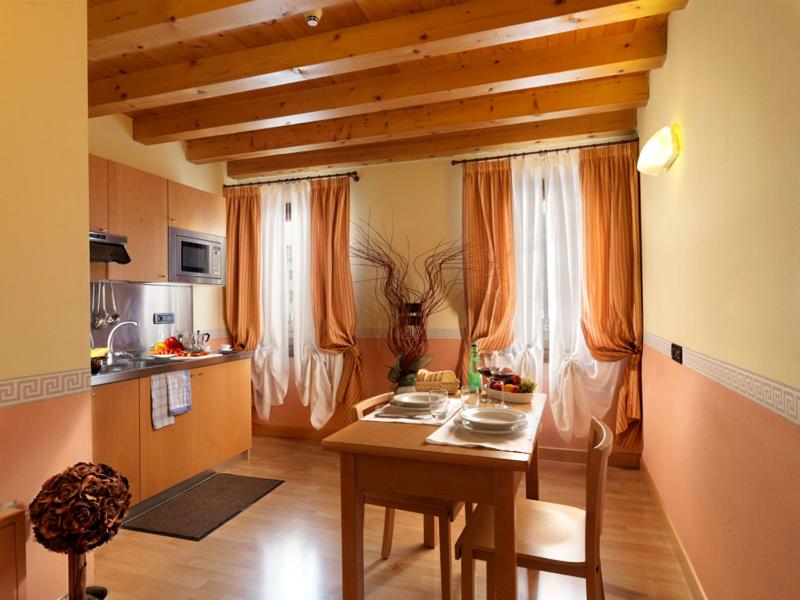 Kuchyň nebo kuchyňský kout v ubytování Hotel & Residence Roma