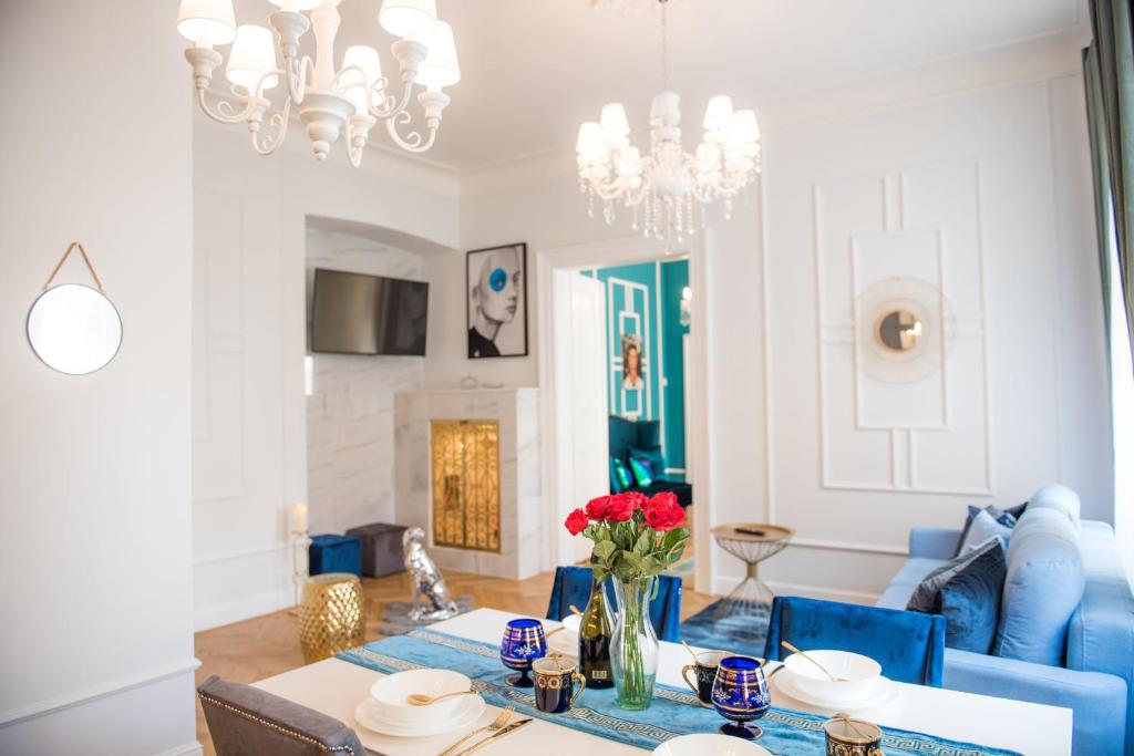 TV a/nebo společenská místnost v ubytování Glamour Frida apartment