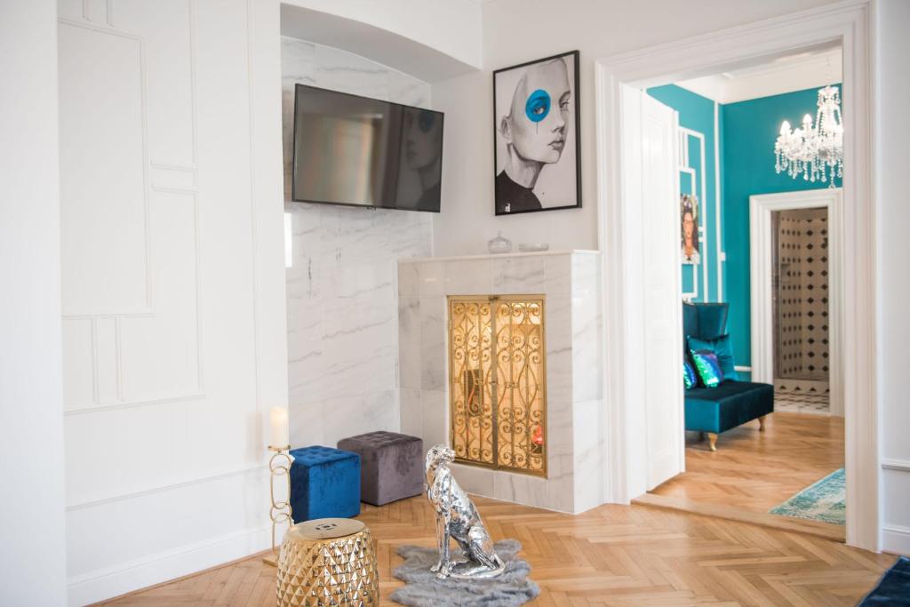 TV a/nebo společenská místnost v ubytování Glamour Frida apartment
