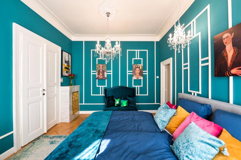 Postel nebo postele na pokoji v ubytování Glamour Frida apartment