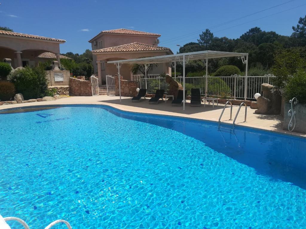 The swimming pool at or close to Residence Marina Di A Testa
