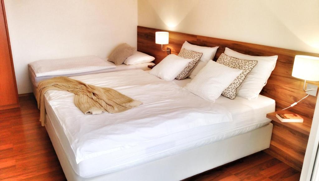 Postel nebo postele na pokoji v ubytování Apartments Kovacic