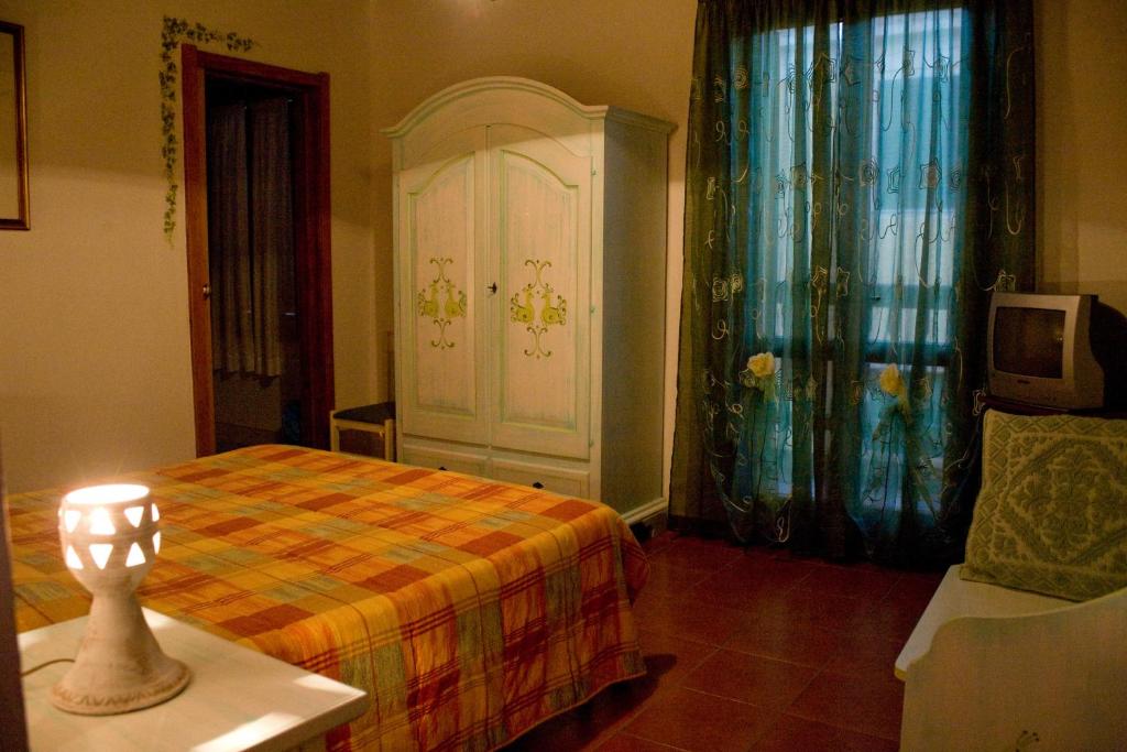 Łóżko lub łóżka w pokoju w obiekcie B&B Vecchia Alghero