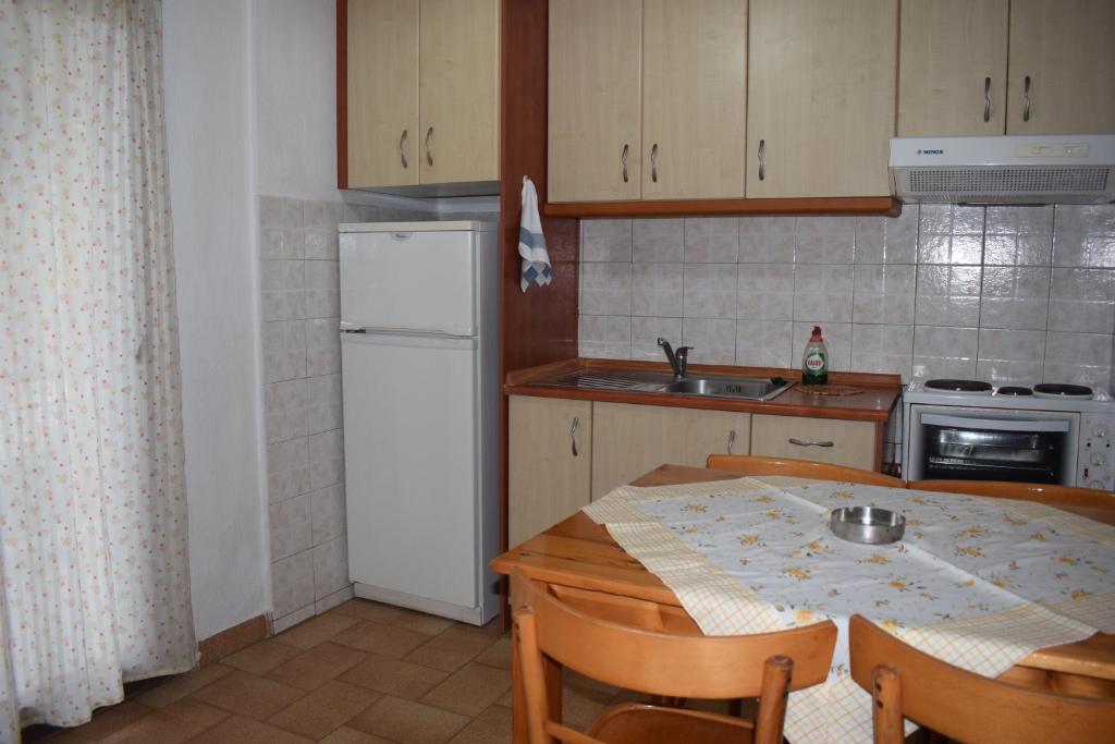 Kuchyň nebo kuchyňský kout v ubytování House Evristhenis 1
