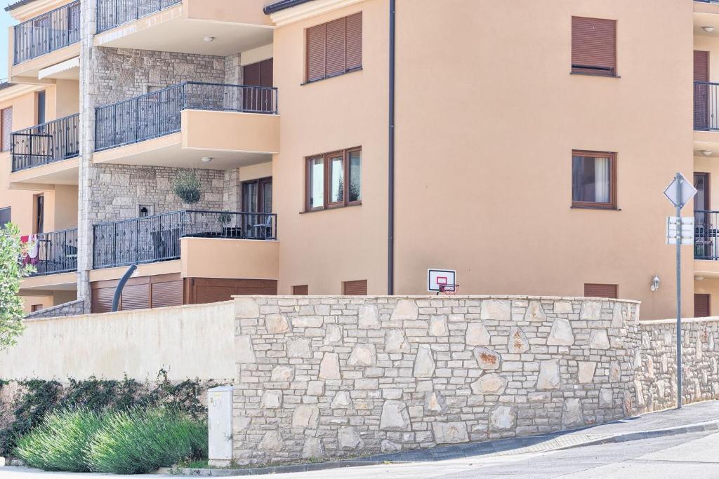 Budova, v ktorej sa apartmán nachádza
