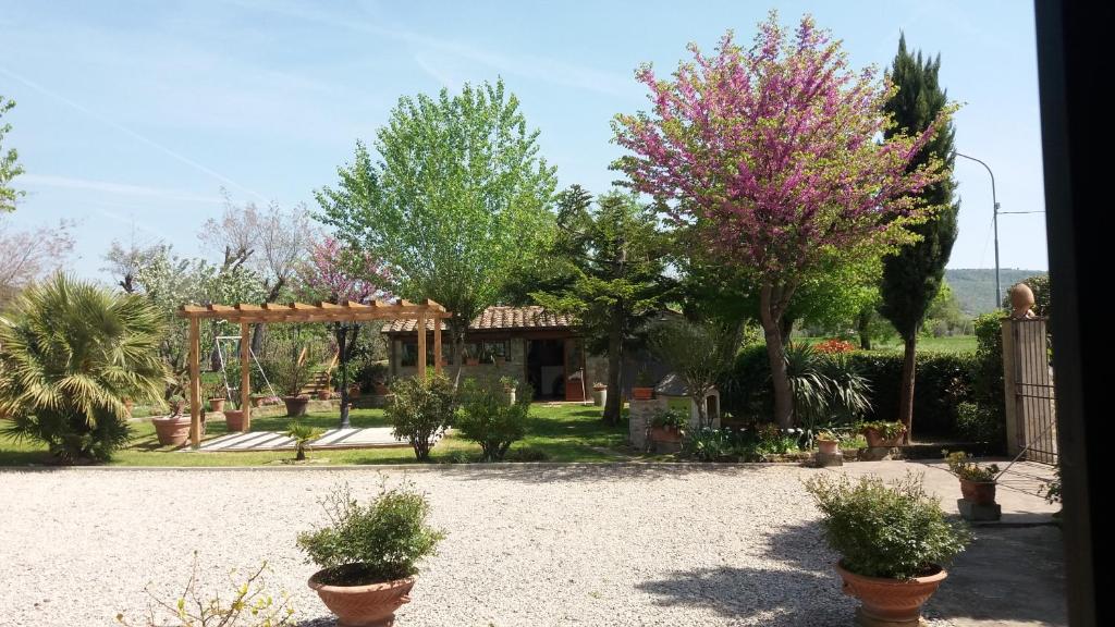 Vonkajšia záhrada v ubytovaní Villa San marco