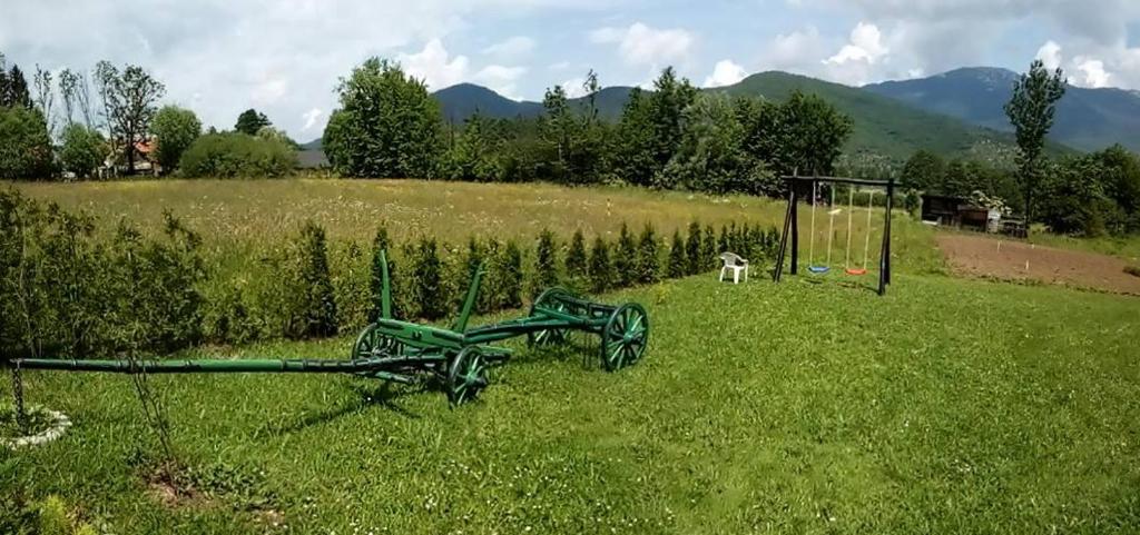 Nespecifikovaný výhled na hory nebo výhled na hory při pohledu z penzionu