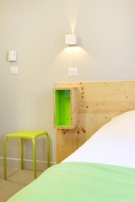 Postel nebo postele na pokoji v ubytování Hôtel Hermès