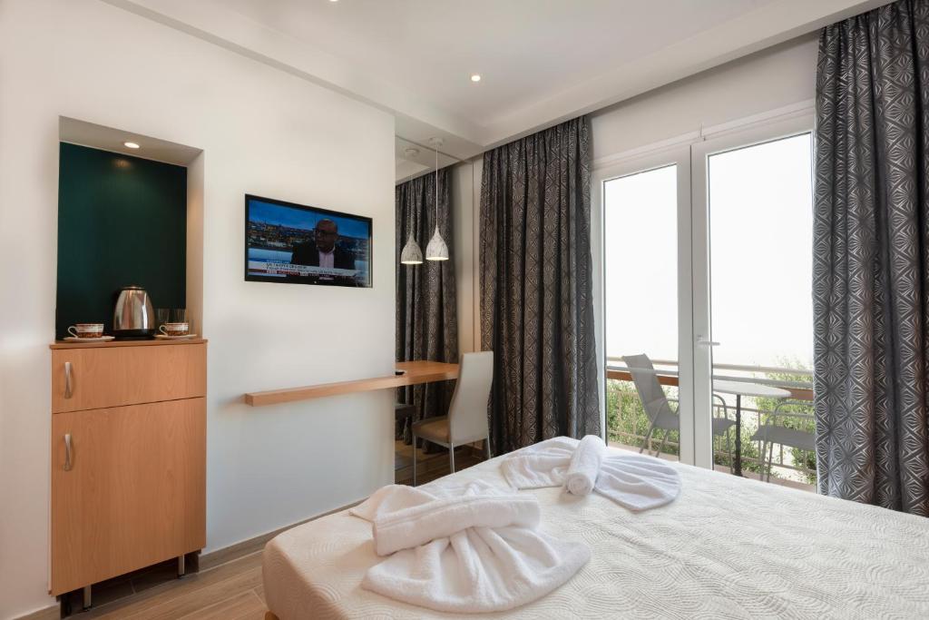 Postel nebo postele na pokoji v ubytování Sonia Hotel & Suites