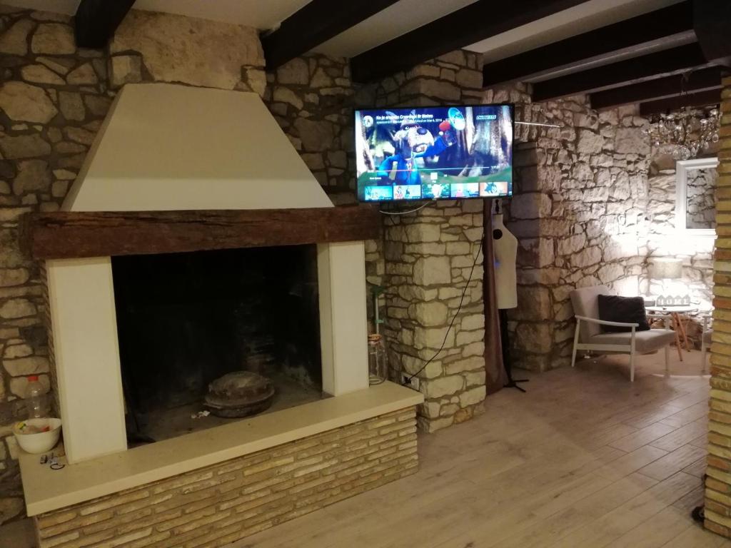 Televízia a/alebo spoločenská miestnosť v ubytovaní Tailor's house
