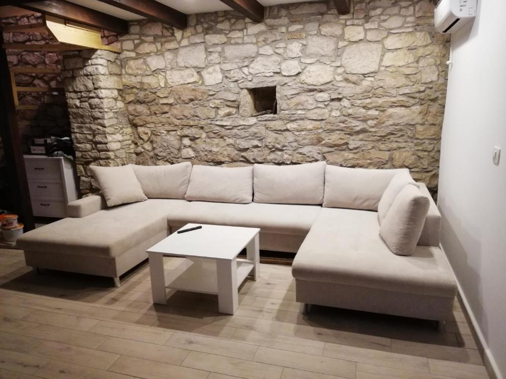 Posedenie v ubytovaní Tailor's house