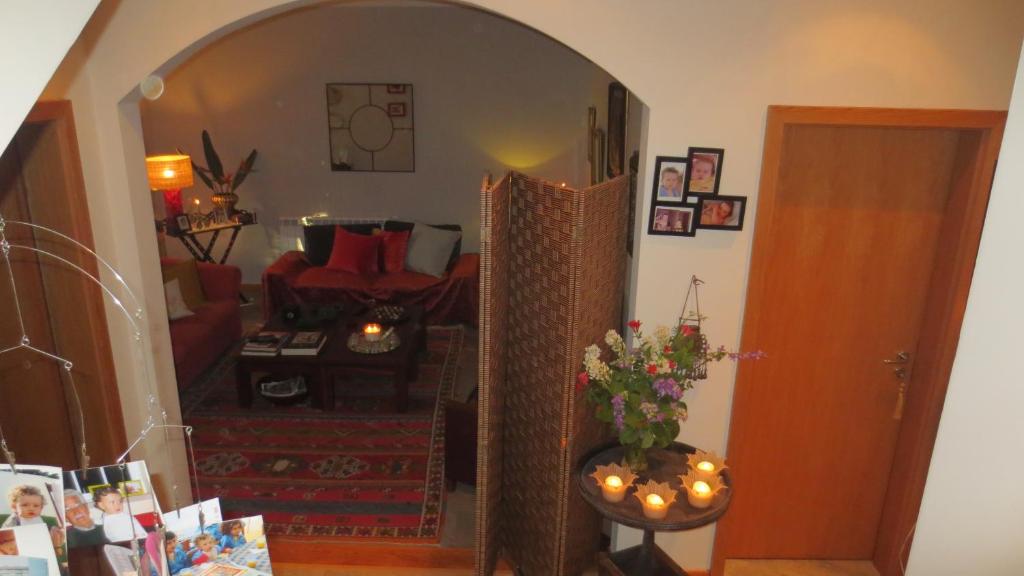 a hallway with a living room with a mirror at A Casa do Lagar in Azeitao