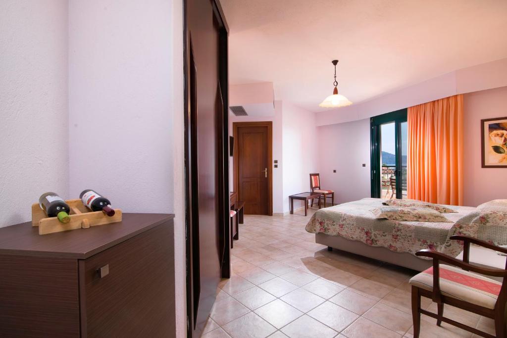 Ocean Beach Hotel - 5