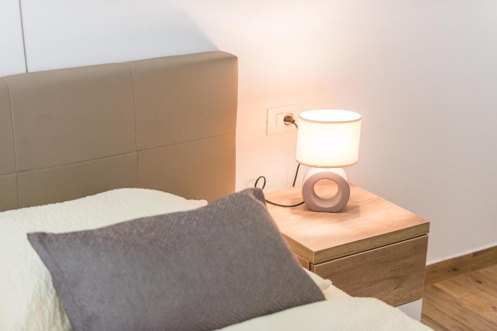 Posteľ alebo postele v izbe v ubytovaní Apartments Villa Elena