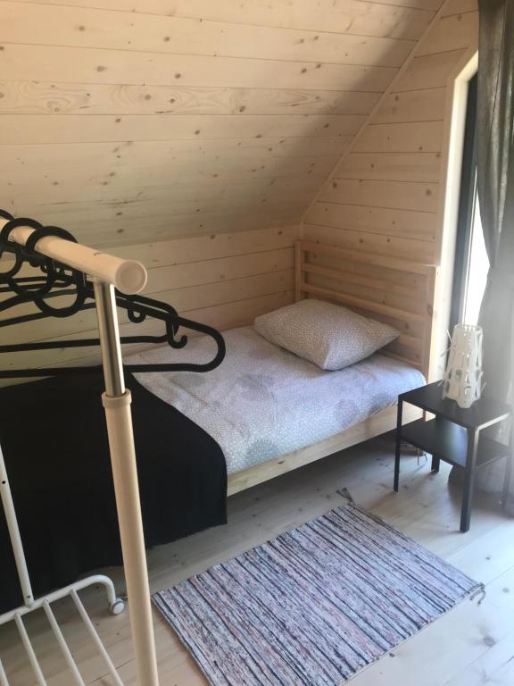 Postel nebo postele na pokoji v ubytování Domki Modrzewiowa 20
