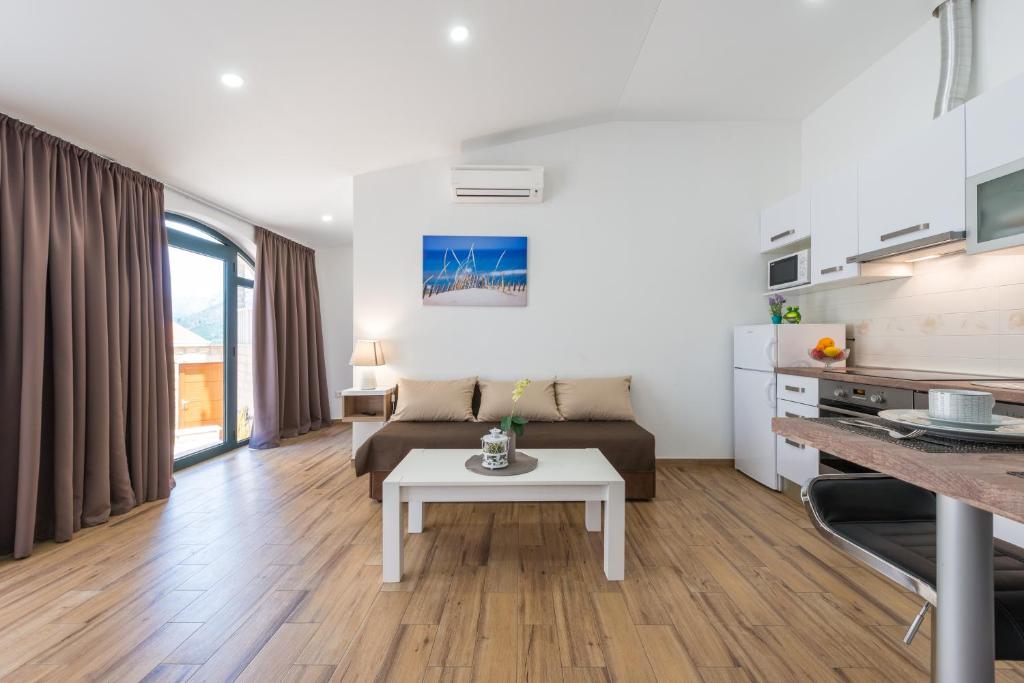 Kuchyňa alebo kuchynka v ubytovaní Apartments Villa Elena