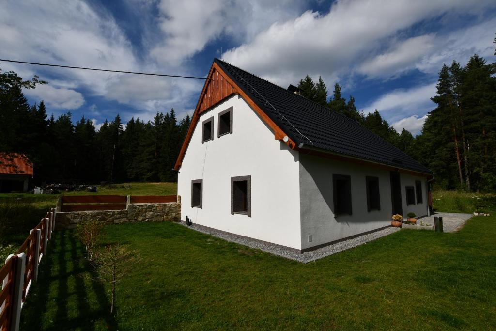 Budova, kde se chata nachází